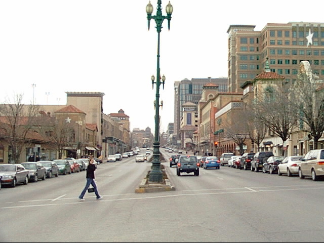plaza.jpg (194418 bytes)